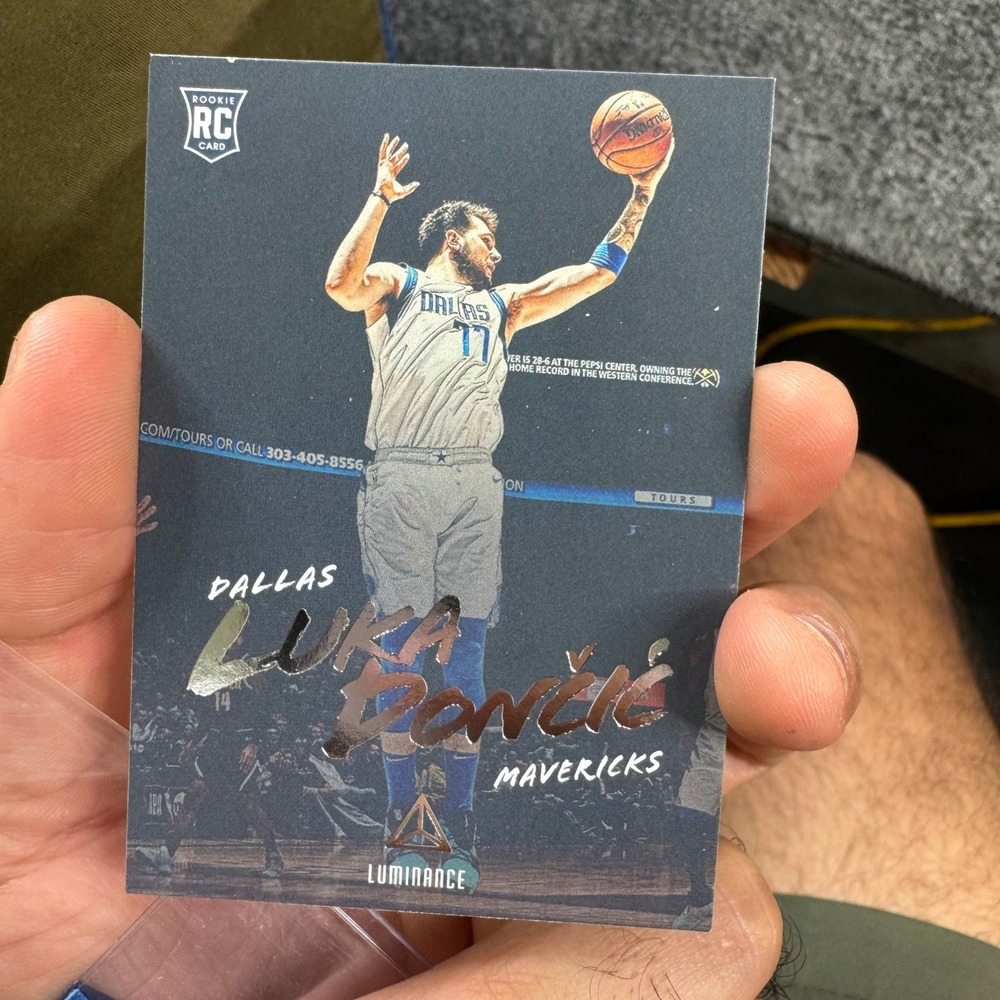 Panini Trading Card Luka Doncic OS Blue Chronicles Luminance Rookie RC No. 166